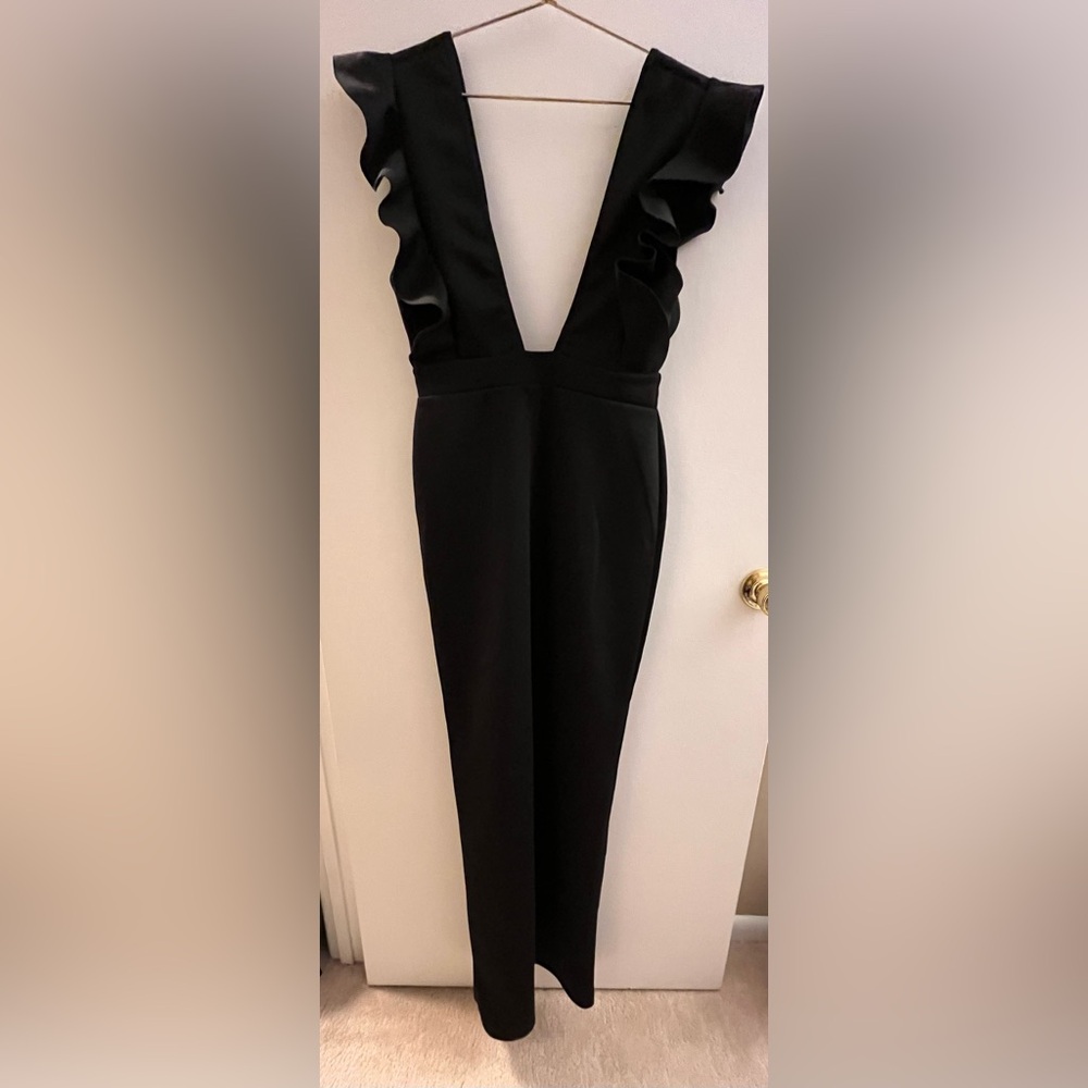 Elegant Black Ruffle Sleeveless Deep Cleavage Dress